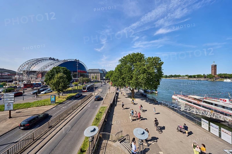 Rhine river, large tent Musical Dome, exhibition tower, general architecture, footpath, waterfront, street, public bus, cars, wharf, gangway, excursion boats, pedestrians as accessories, lawn, trees, elevated perspective, blue sky, cirrus clouds, federal road B51, Konrad-Adenauer-Ufer, Cologne, district-free city, North Rhine-Westphalia, Germany