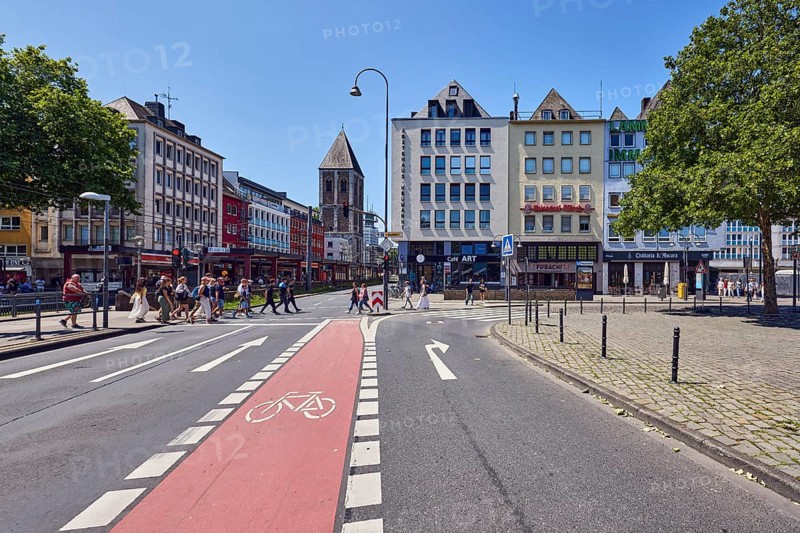 Row of houses, general architecture, houses, lantern, barrier bollard, sidewalk, pedestrian crossing, cycle path, street, traffic lights, road markings lanes, cycle path and directional arrows, pedestrians as accessories, trees, blue sky, cloudless, intersection of Deutz Bridge, Augustinerstraße and Heumarkt, Cologne, district-free city, North Rhine-Westphalia, Germany
