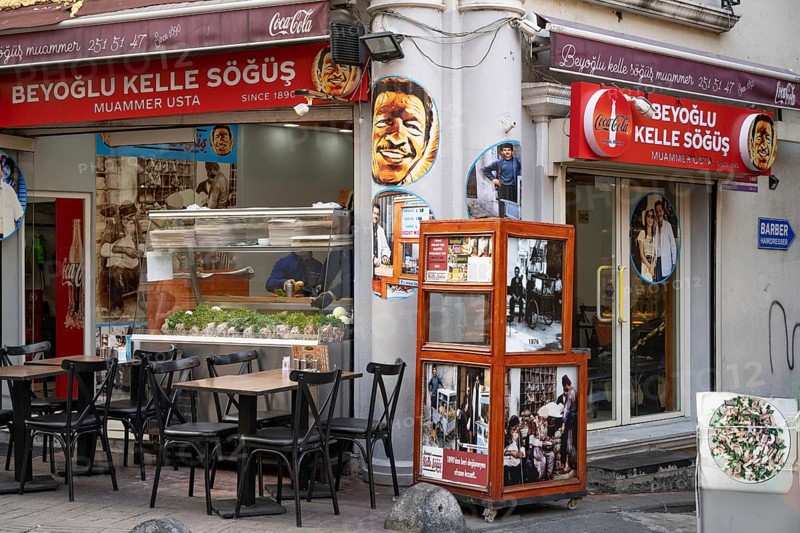 Istanbul, Turkey. December 2nd 2025. Muammer Usta The famous shop that was once a street stall selling Turkish sheep's head and trotters known as Kelle Paca in Beyoglu, Istanbul, Turkey