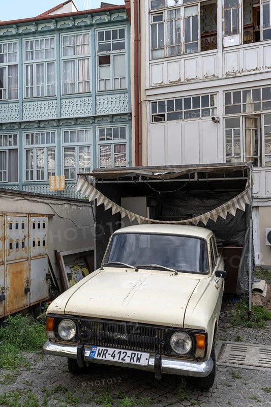 Tbilisi, Georgia. July 7th 2025. An old Eastern European car parked outside some traditional Georgian houses in Tbilisi, Georgia