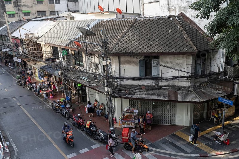 Bangkok, Thailand. March 4th 2025. A tangled mess of cables and wires used for phone and internet connections hanging from a poles along a side street in central Bangkok, Thailand