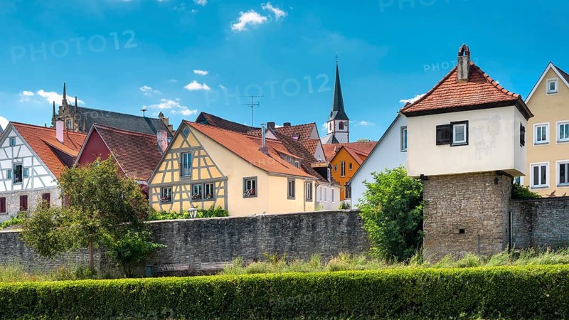 City wall, church defence tower, defensive tower, residential tower and half-timbered houses in Sulzfeld am Main, Lower Franconia, Bavaria, Germany
