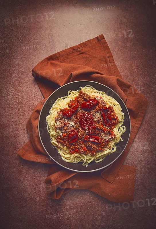 Spaghetti bolognese, with dried tomatoes, homemade, close-up