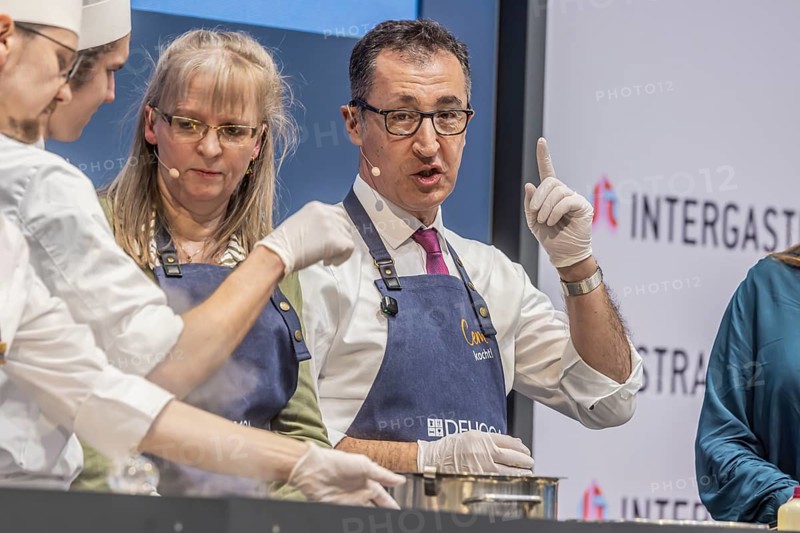 Cem is cooking! DEHOGA Baden-Württemberg event with candidate for the post of Minister-President, Cem Özdemir. The Green Party candidate is assisted by Beate Gaiser from the Hotel Adler in Freudenstadt, chairwoman of the DEHOGA Freudenstadt district association. INTERGASTRA, leading trade fair for the hotel and catering industry. Stuttgart, Baden-Württemberg, Germany