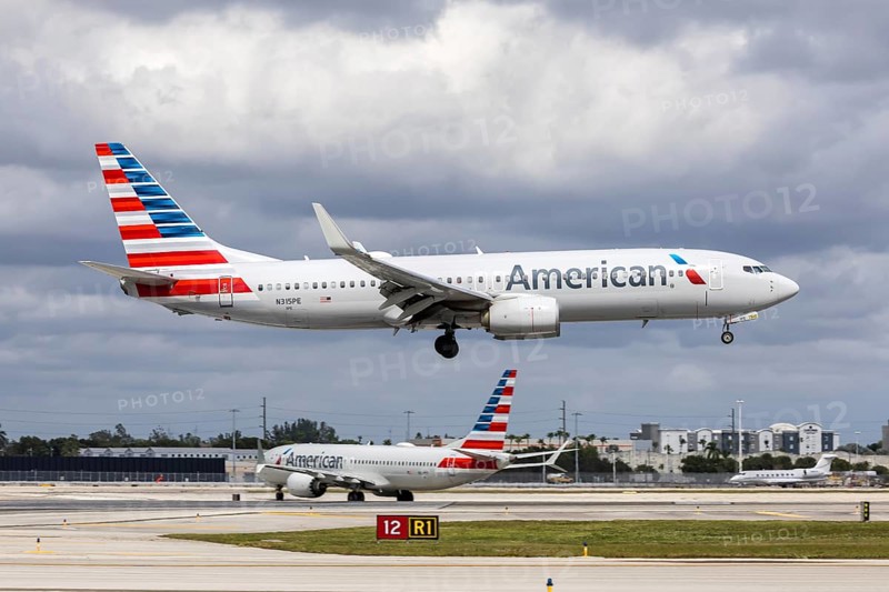An American Airlines Boeing 737-800 aircraft with the license plate N315PE at Miami airport, USA