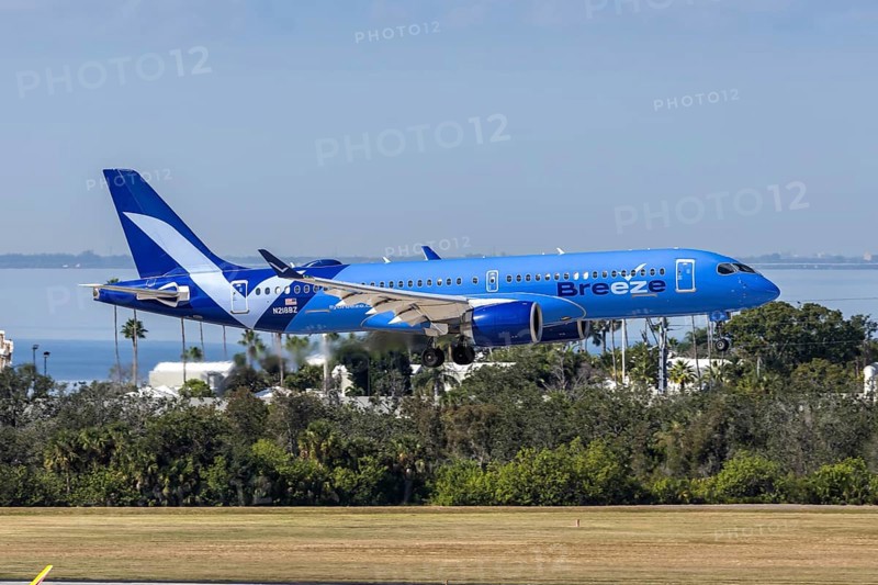 An Airbus A220-300 Breeze Airways aircraft with license plate N218BZ at Tampa airport, USA
