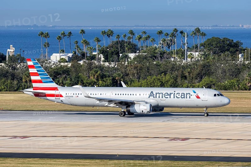 An American Airlines Airbus A321 aircraft with the license plate N933AM at Tampa airport, USA