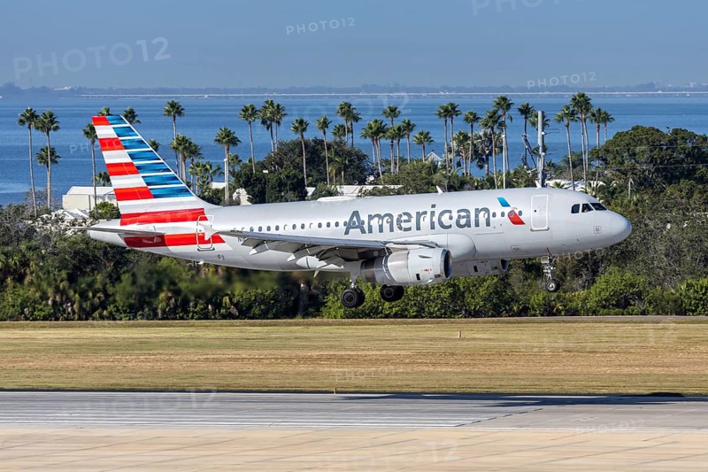 An American Airlines Airbus A319 aircraft with license plate N820AW at Tampa airport, USA