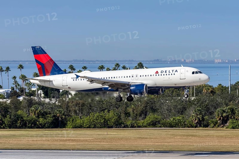 An Airbus A320 Delta Air Lines aircraft with the license plate N325US at Tampa airport, USA