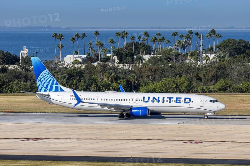 A United Airlines Boeing 737-900ER aircraft with license plate N69847 at Tampa airport, United States