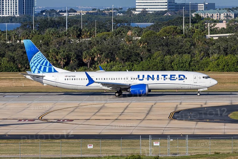 A United Airlines Boeing 737 MAX 9 aircraft with license plate N27526 at Tampa airport, United States