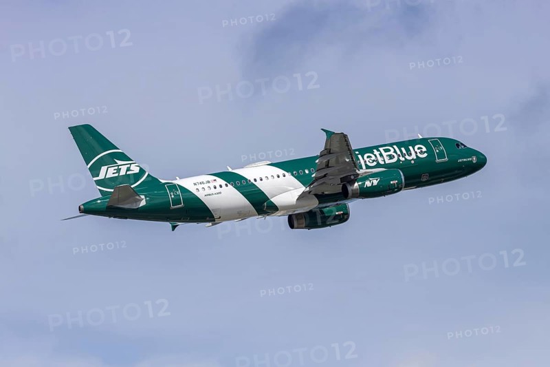 An Airbus A320 JetBlue Airways aircraft with license plate N746JB and the New York Jets NFL football special livery at Fort Lauderdale airport, USA