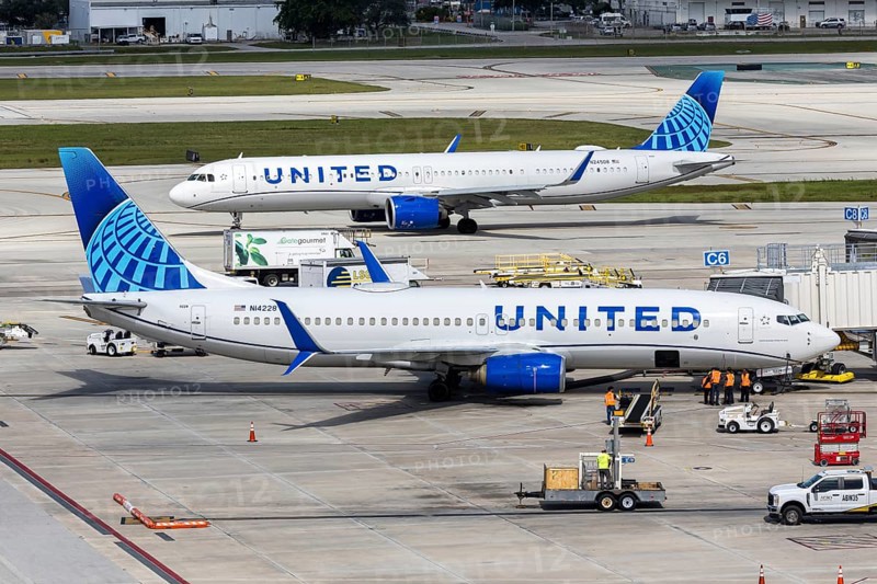 Boeing 737 and Airbus A321neo United Airlines aircraft at Fort Lauderdale Airport, USA