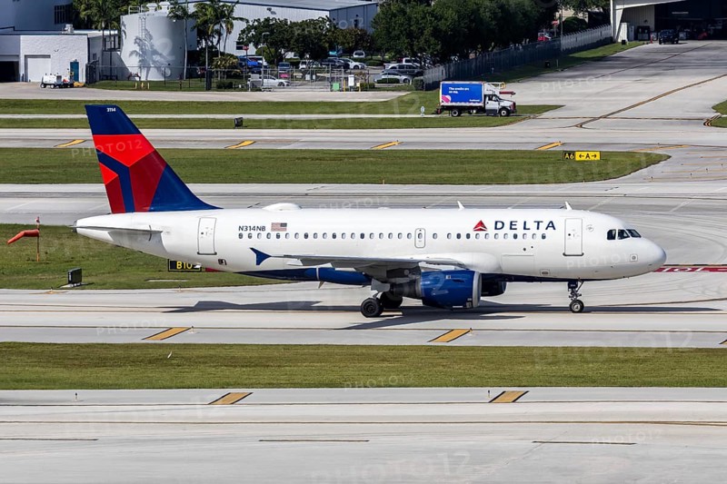 A Delta Air Lines Airbus A319 aircraft with license plate N314NB at Fort Lauderdale airport, USA