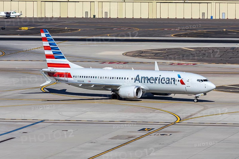 An American Airlines Boeing 737-8 MAX aircraft with the license plate N300UB at Phoenix airport, USA