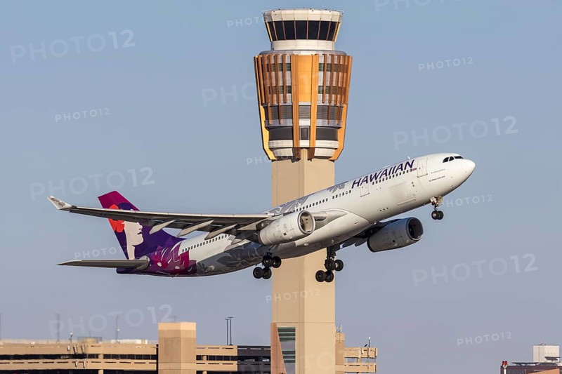 An Airbus A330-200 Hawaiian Airlines aircraft with the license plate N389HA at Phoenix airport, USA