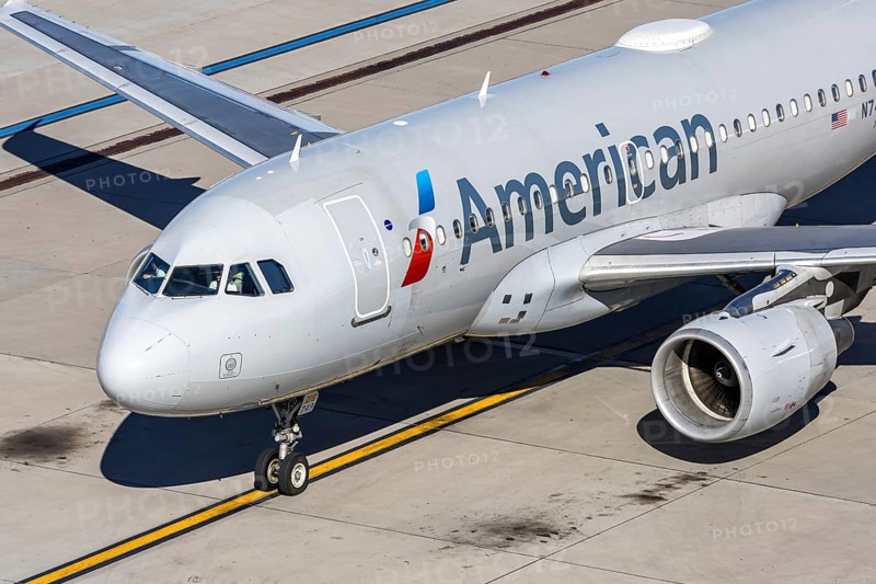 An American Airlines Airbus A319 aircraft with license plate N749US at Phoenix airport, United States