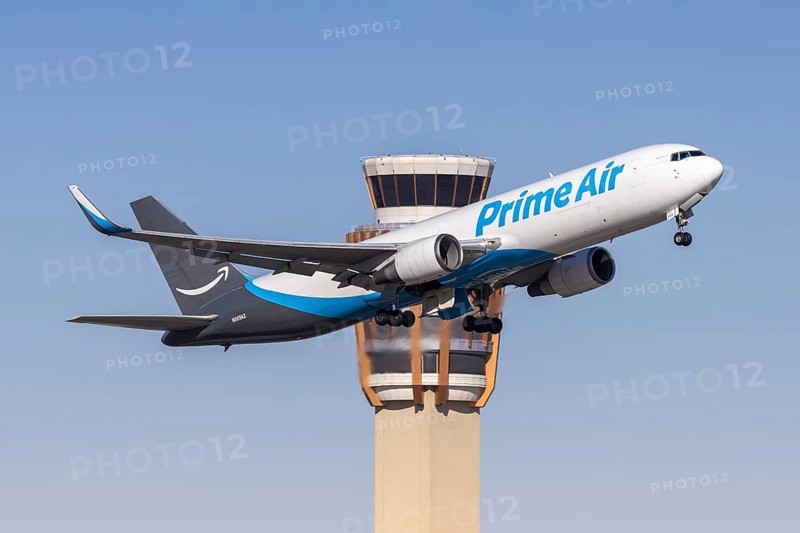 An Amazon Prime Air Boeing 767-300ER BDSF with license plate N569AZ at Phoenix airport, United States