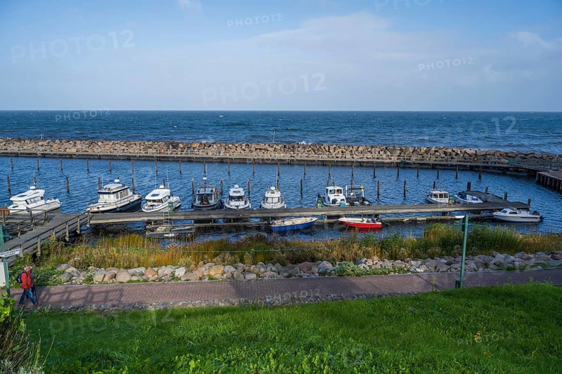 Motorboats in the harbor, view from above, Hankenufer, Lohme, Jasmund, Rügen, island, Baltic Sea, Mecklenburg-Western Pomerania, Germany