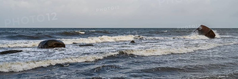 Surf on Schwanenstein, boulder in the sea, Hankenufer, Lohme, Jasmund, Rügen, island, Baltic Sea, Mecklenburg-Western Pomerania, Germany