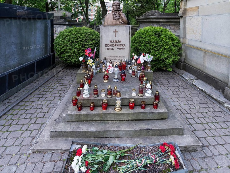 Grave of Polish author Maria Konopnicka, 1842-1910, Lützenhofer cemetery Lychakivsky cemetery, Lviv, Galicia, Ukraine