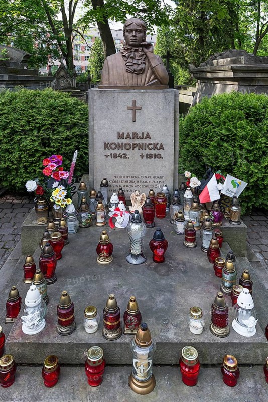 Grave of Polish author Maria Konopnicka, 1842-1910, Lützenhofer cemetery Lychakivsky cemetery, Lviv, Galicia, Ukraine