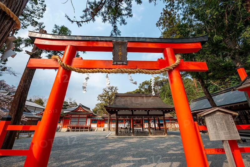 Entrance to the shrine with red torii gate, Kagura-den Hall, Yoshida Shrine, Shinto Shrine, Kyoto, Japan
