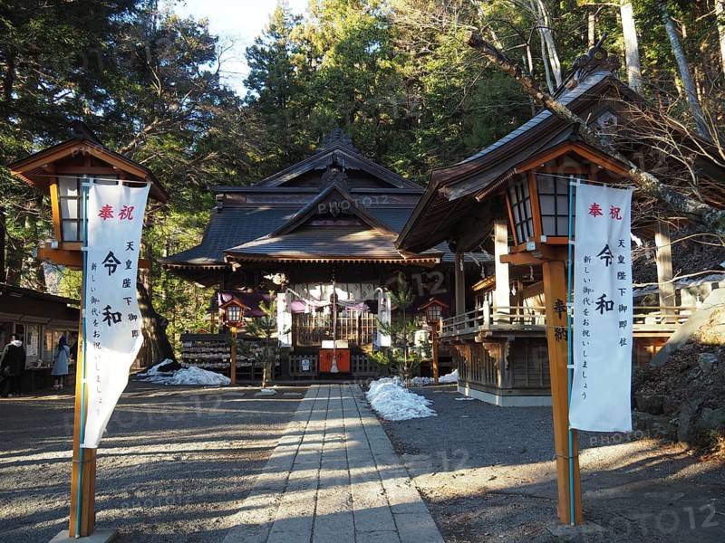 Traditional shrine surrounded by trees with wooden buildings and lanterns, Arakura Fuji Sengen-jinja Shrine, Kawaguchiko, Japan