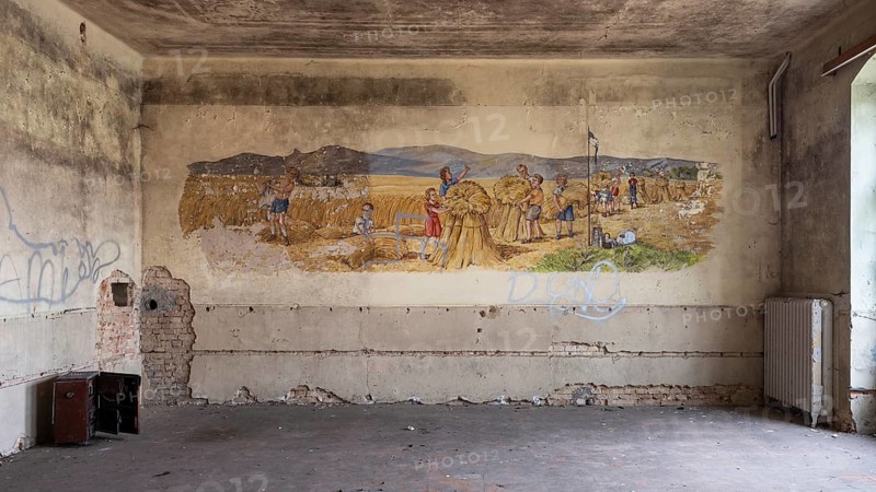 Wall painting Young pioneers harvesting in a former children's recreation home in the GDR, smeared with swastika, Lost Place, Saxony-Anhalt, Germany