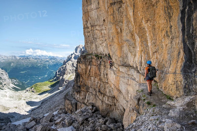 Mountaineers on the Bocchette Centrale band trail, via ferrata in the Brenta Mountains, rock wall, Brenta-Adamello Natural Park, Trentino, Italy