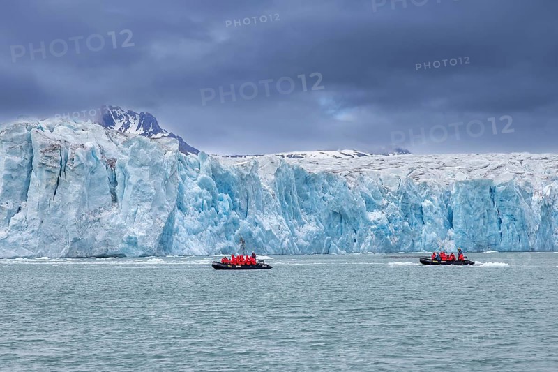Boats with eco-tourists in front of Idabreen, Ida glacier calving into Liefdefjorden at Idabukta bay, Haakon VII Land, Spitsbergen, Svalbard, Norway