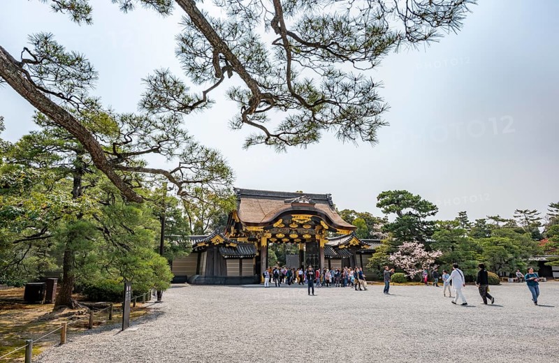 Tor Kara-mon, former imperial villa, Nijo Castle, Kyoto, Japan