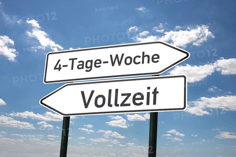 (photo montage) Directional arrows against a blue sky with the inscription 4-DAY-WEEK and FULL-TIME