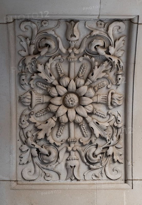 Decorative bas-relief with floral motifs, arabesques, Royal Academy of Arts, Art Gallery and Academy of Arts, Burlington House, Piccadilly, London, England, Great Britain