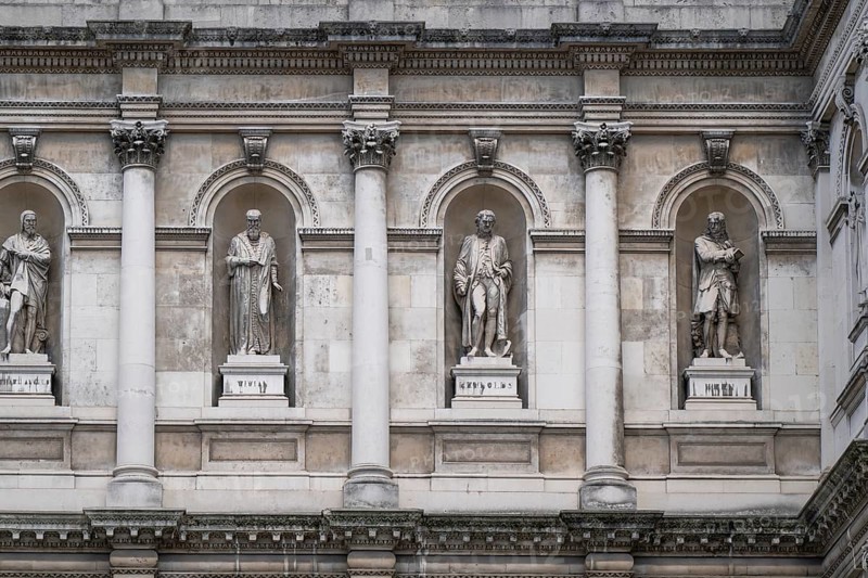 Statues of Michaelangelo, Tiziano, Reynolds and Wren, Royal Academy of Arts, Art Gallery and College of Arts, Burlington House, Piccadilly, London, England, Great Britain