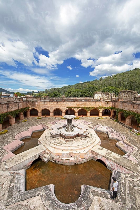 Cloister and Colonial Fountain of Los Pescados in the Mercedarian Monastery, Iglesia y Convento de Nuestra Señora de Las Mercedes, Convento e Iglesia de La Merced, Old Town, Antigua, Sacatepéquez Department, Guatemala