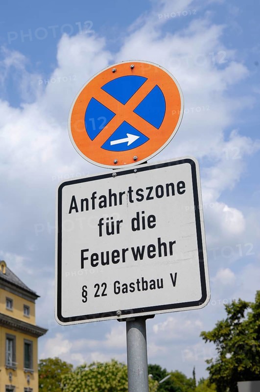 Traffic signs, absolute stopping ban with information on access zone for fire department