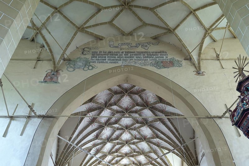 Central nave, triumphal arch with building inscription and fool consoles of the late Gothic three-nave hall church, 15th century, Birthälmer fortified church, Biertan, Transylvania, Romania
