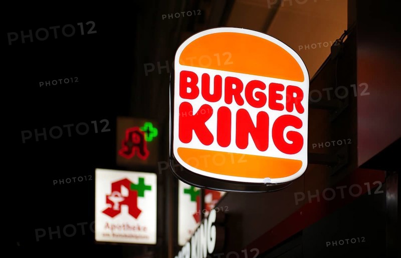 Night view, logo, sign, Burger King, pharmacy, nose sign, Stuttgart, Baden-Württemberg, Germany