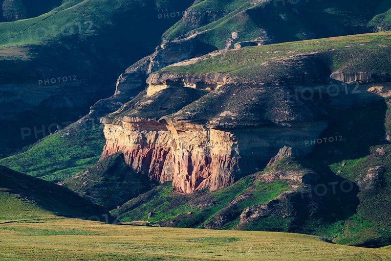 Mushroom Rock, grassland with sandstone cliffs and cliffs, landscape in Golden Gate Highlands National Park, Free State, South Africa