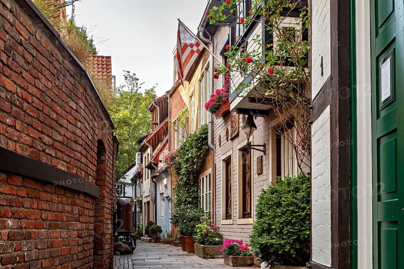 Narrow old town alleyway next to a brick wall, lined with charming houses and an idyllic atmosphere, historic district in Bremen