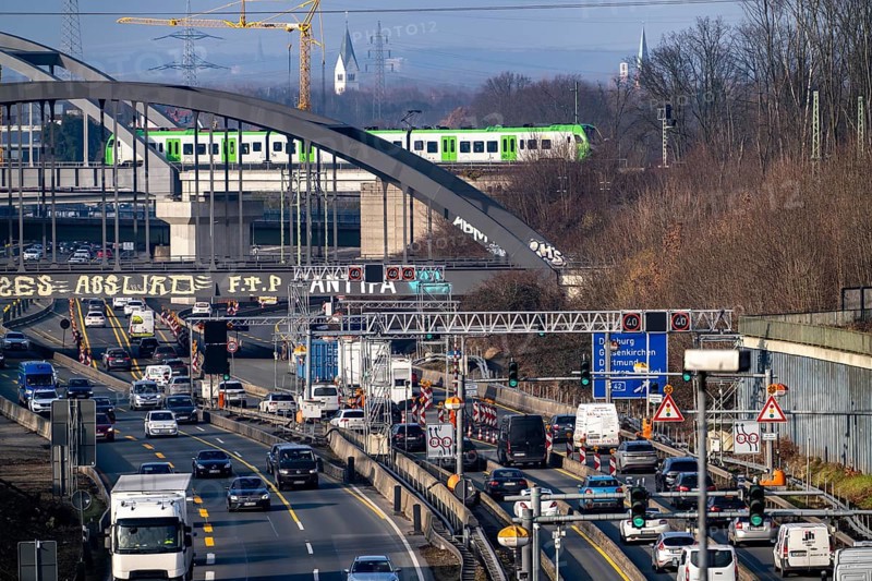 Traffic jam on the A43 motorway near Herne, heading north, in front of the barrier system, the vehicles heavier than 3.5 t stop and are then diverted, behind the barrier there is a dilapidated bridge across the Rhine-Herne Canal, which must be renewed, heavy vehicles must not pass through the bridge, railway bridges, public transport train, North Rhine-Westphalia, Germany