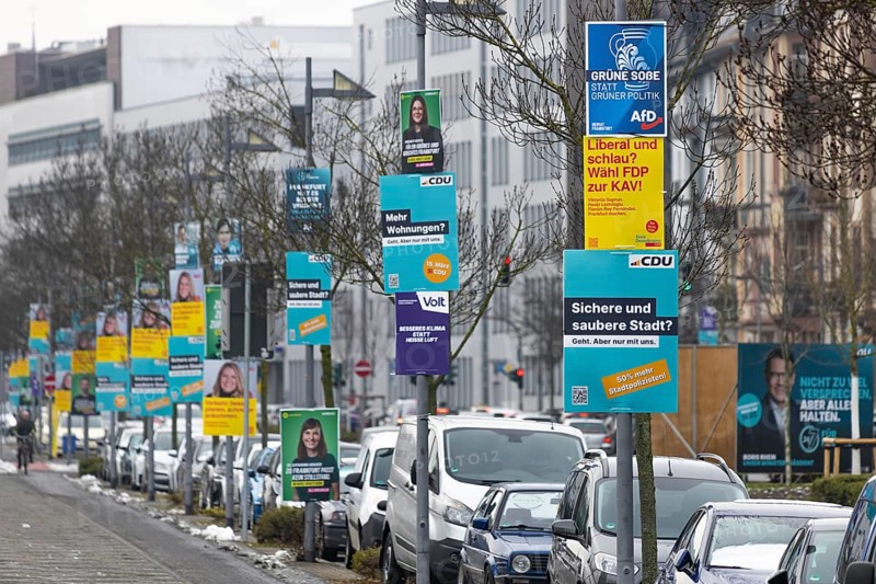 Numerous election posters for the 2026 local elections are hanging one behind the other on several lamp posts in Frankfurt am Main. The Hessian state government has set March 15, 2026 as the election day for the local elections in Hesse. On this day, the elections of the City Council and the 16 local advisory councils will take place in Frankfurt, Frankfurt am Main, Hesse, Germany