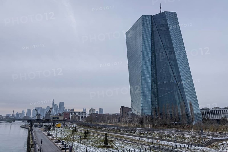 The snow in front of the European Central Bank (ECB) in Frankfurt am Main begins to melt, Frankfurt am Main, Hesse, Germany