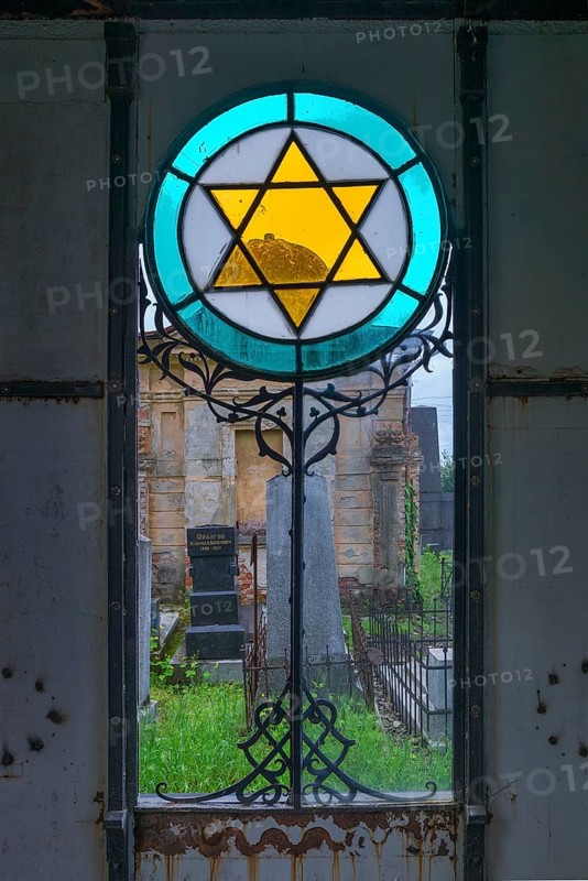 Colored window in a grave of the first Jewish mayor Dr. Eduard Reiss in Czernowicz, 1850-1907, Jewish cemetery, since 1866, Czernowicz, Bukovina, Ukraine