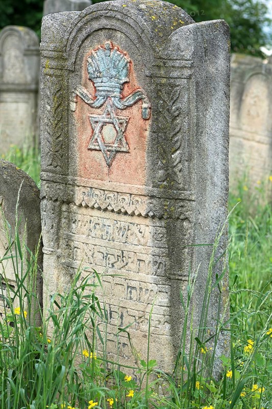 Tombstone with relief of a crown and star of David, Jewish cemetery, since 1866, Czernowicz, Bukovina, Ukraine
