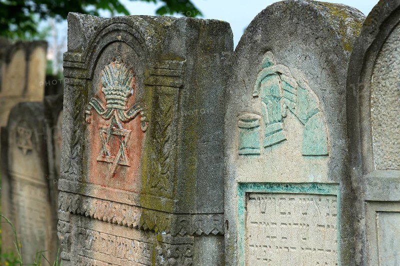 Tombstone with reliefs of hands, crown and star of David, Jewish cemetery, since 1866, Czernowicz, Bukovina, Ukraine