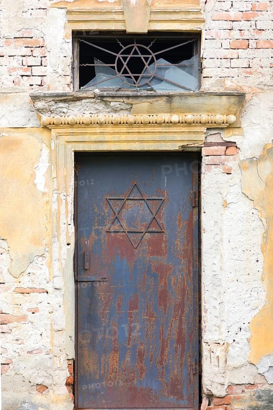 Entrance to a destroyed memorial, Jewish cemetery, since 1866, Czernowicz, Bukovina, Ukraine