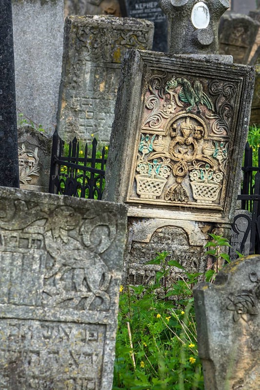 Tombstone with relief of flowers and birds, Jewish cemetery, since 1866, Czernowicz, Bukovina, Ukraine