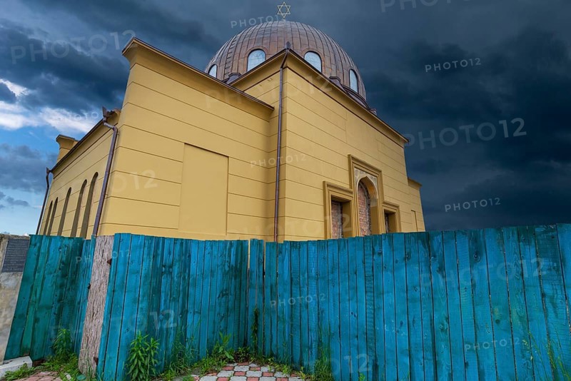 Destroyed synagogue under reconstruction, Jewish cemetery, since 1866, Chernivtsi, Ukraine
